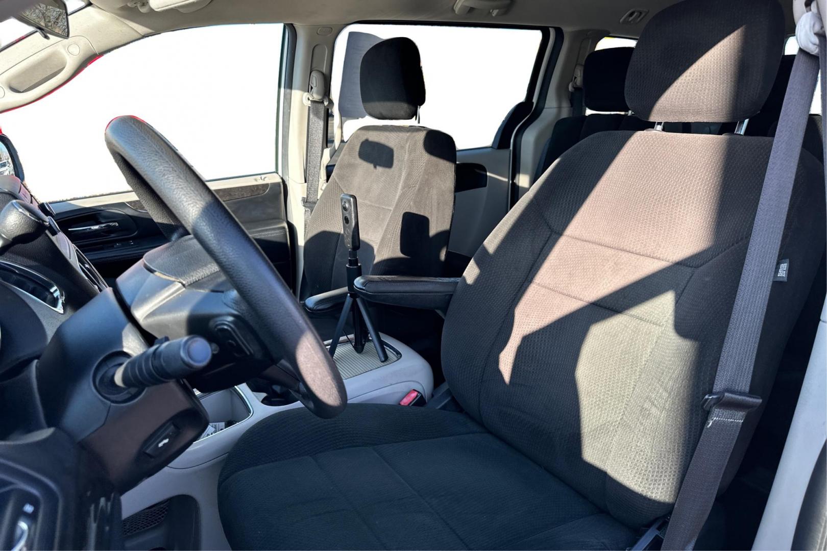 2012 White Dodge Grand Caravan SXT (2C4RDGCG9CR) with an 3.6L V6 DOHC 24V engine, 6-Speed Automatic transmission, located at 767 S State Road, Pleasant Grove, UT, 84062, (801) 785-1058, 40.354839, -111.736687 - Photo#14