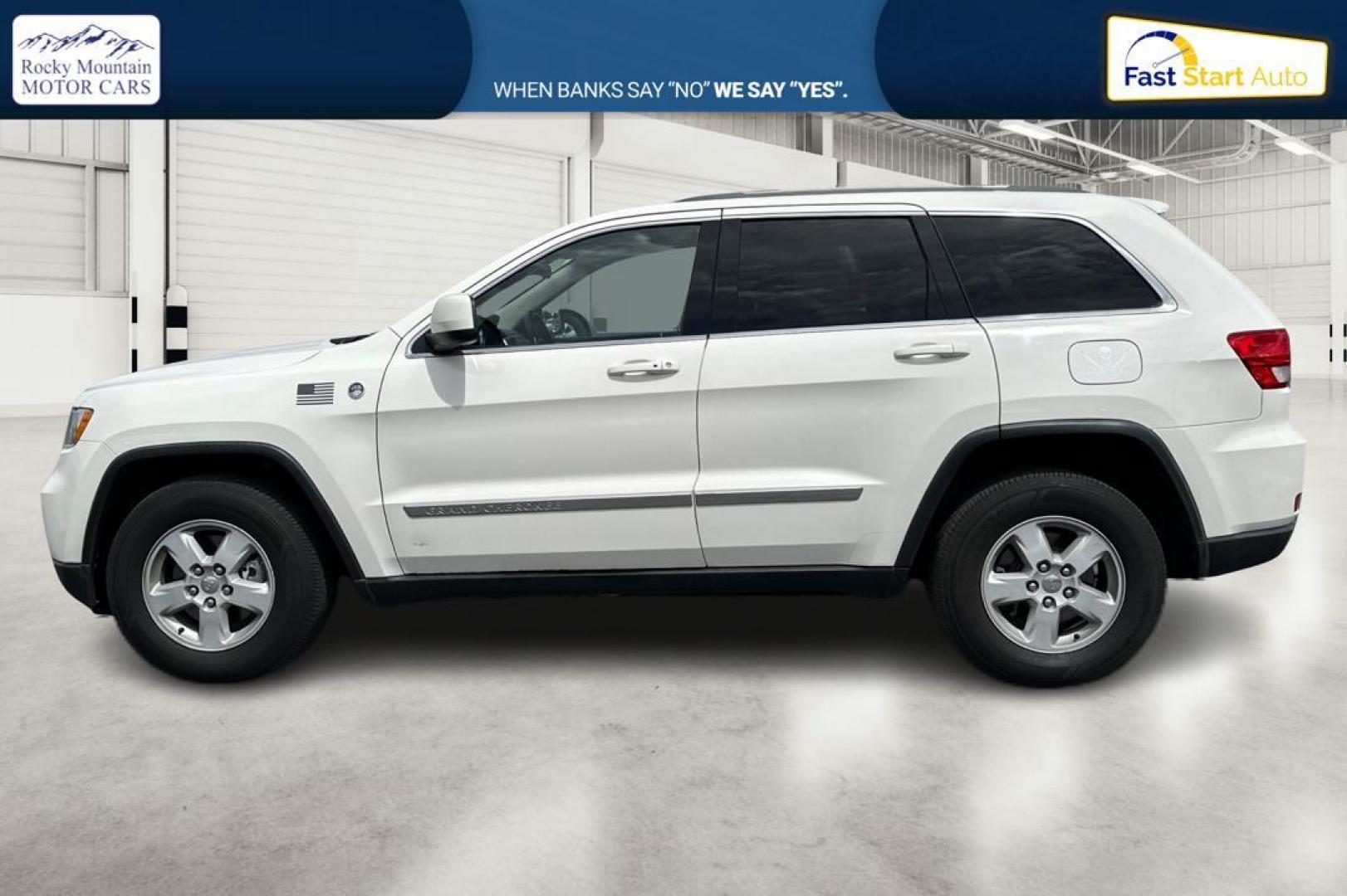 2012 White Jeep Grand Cherokee Laredo 4WD (1C4RJFAG7CC) with an 3.6L V6 DOHC 24V engine, 5-Speed Automatic transmission, located at 7755 State Street, Midvale, UT, 84047, (801) 753-9063, 40.610329, -111.892159 - Photo#5
