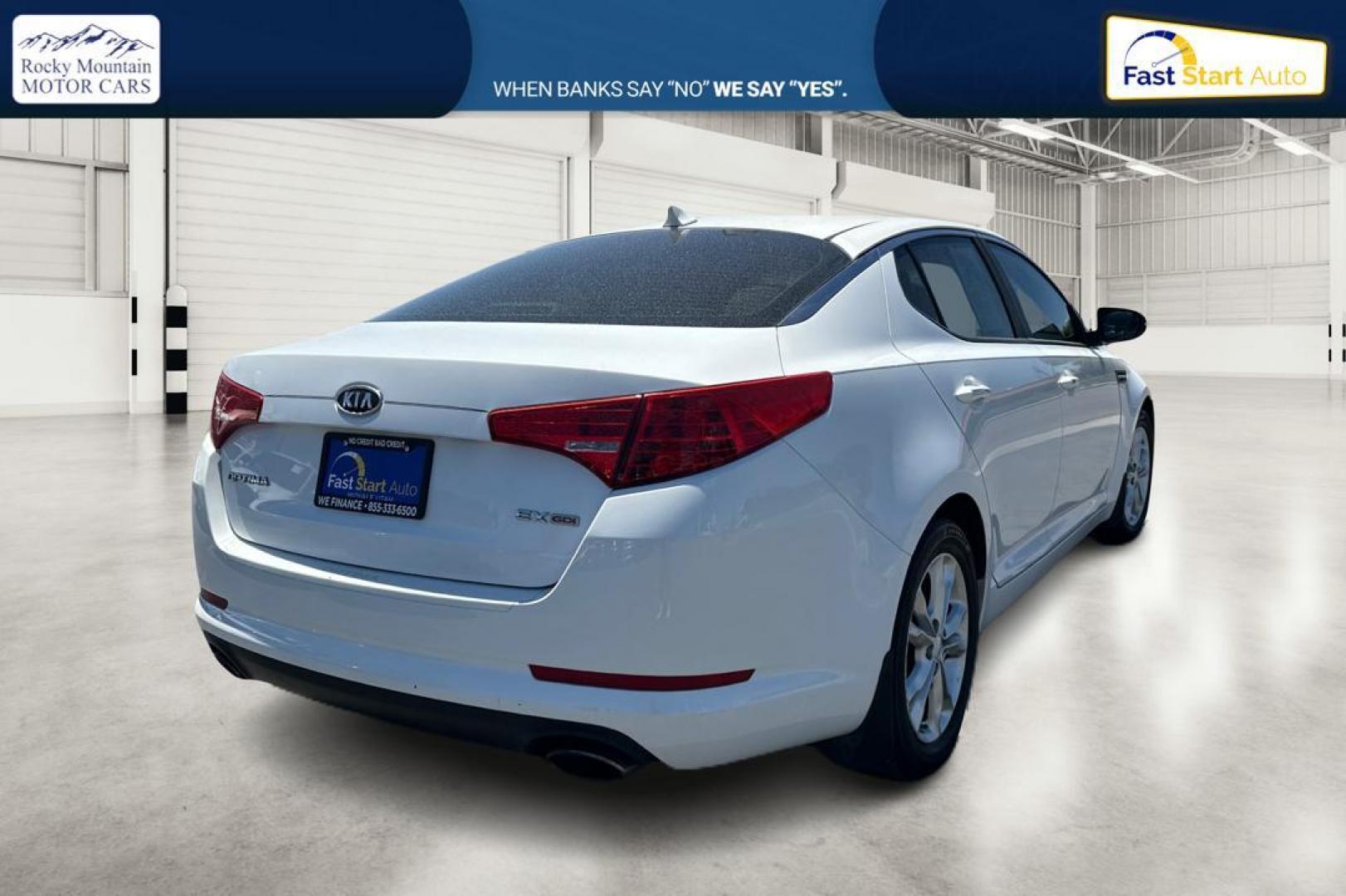 2012 White Kia Optima EX (5XXGN4A73CG) with an 2.4L L4 DOHC 16V engine, 6-Speed Automatic transmission, located at 7755 State Street, Midvale, UT, 84047, (801) 753-9063, 40.610329, -111.892159 - Photo#2