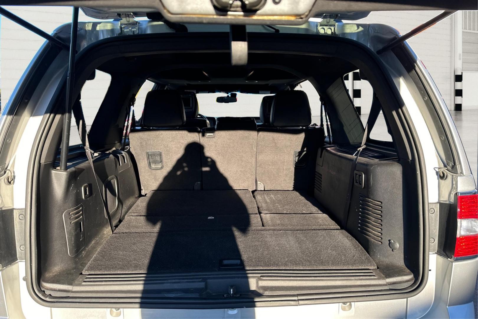 2012 Silver Lincoln Navigator 2WD (5LMJJ2H52CE) with an 5.4L V8 SOHC 24V engine, 6-Speed Automatic transmission, located at 767 S State Road, Pleasant Grove, UT, 84062, (801) 785-1058, 40.354839, -111.736687 - Photo#13