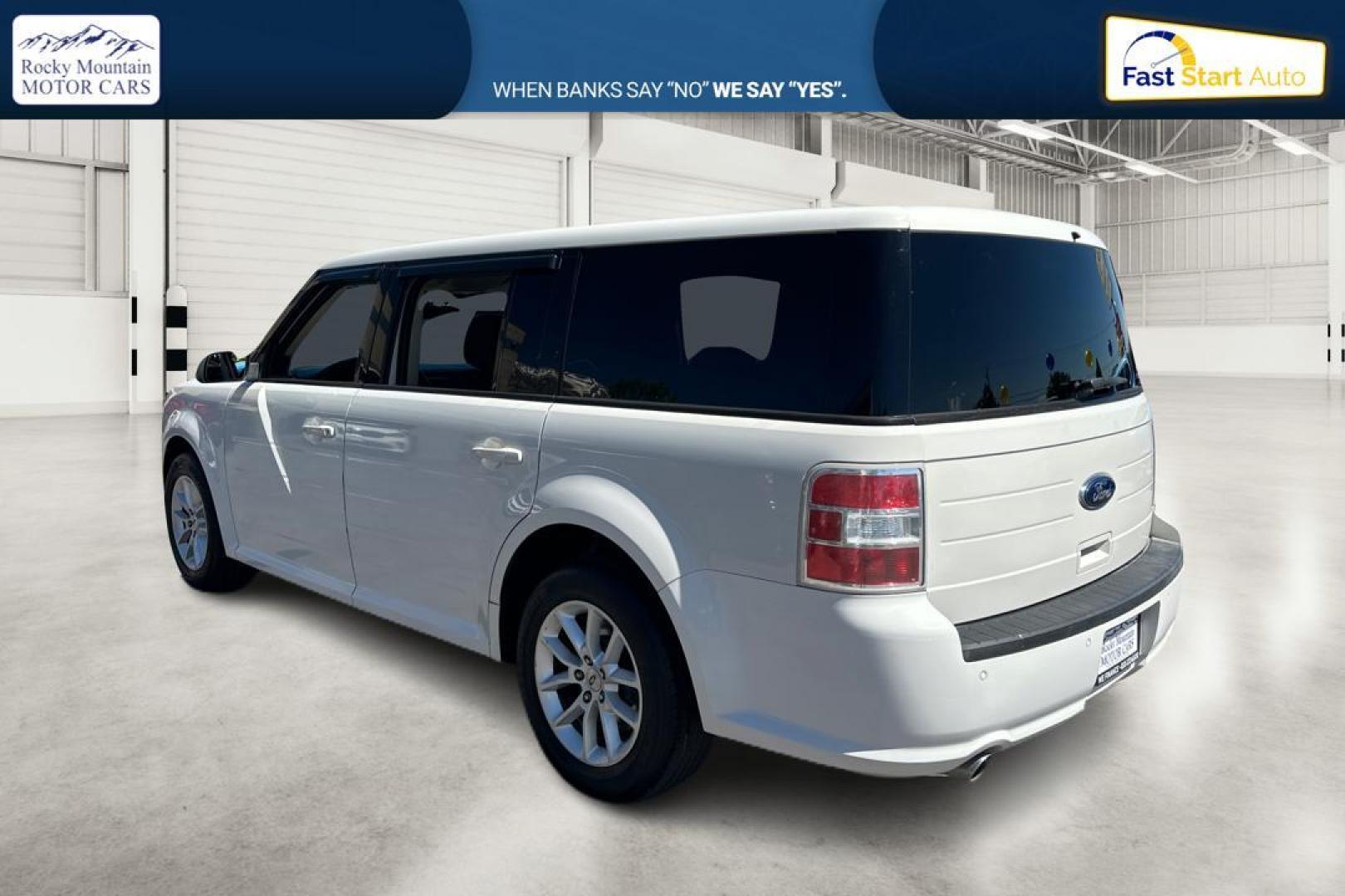 2013 White Ford Flex SE FWD (2FMGK5B85DB) with an 3.5L V6 DOHC 24V engine, 6-Speed Automatic Overdrive transmission, located at 767 S State Road, Pleasant Grove, UT, 84062, (801) 785-1058, 40.354839, -111.736687 - Photo#4