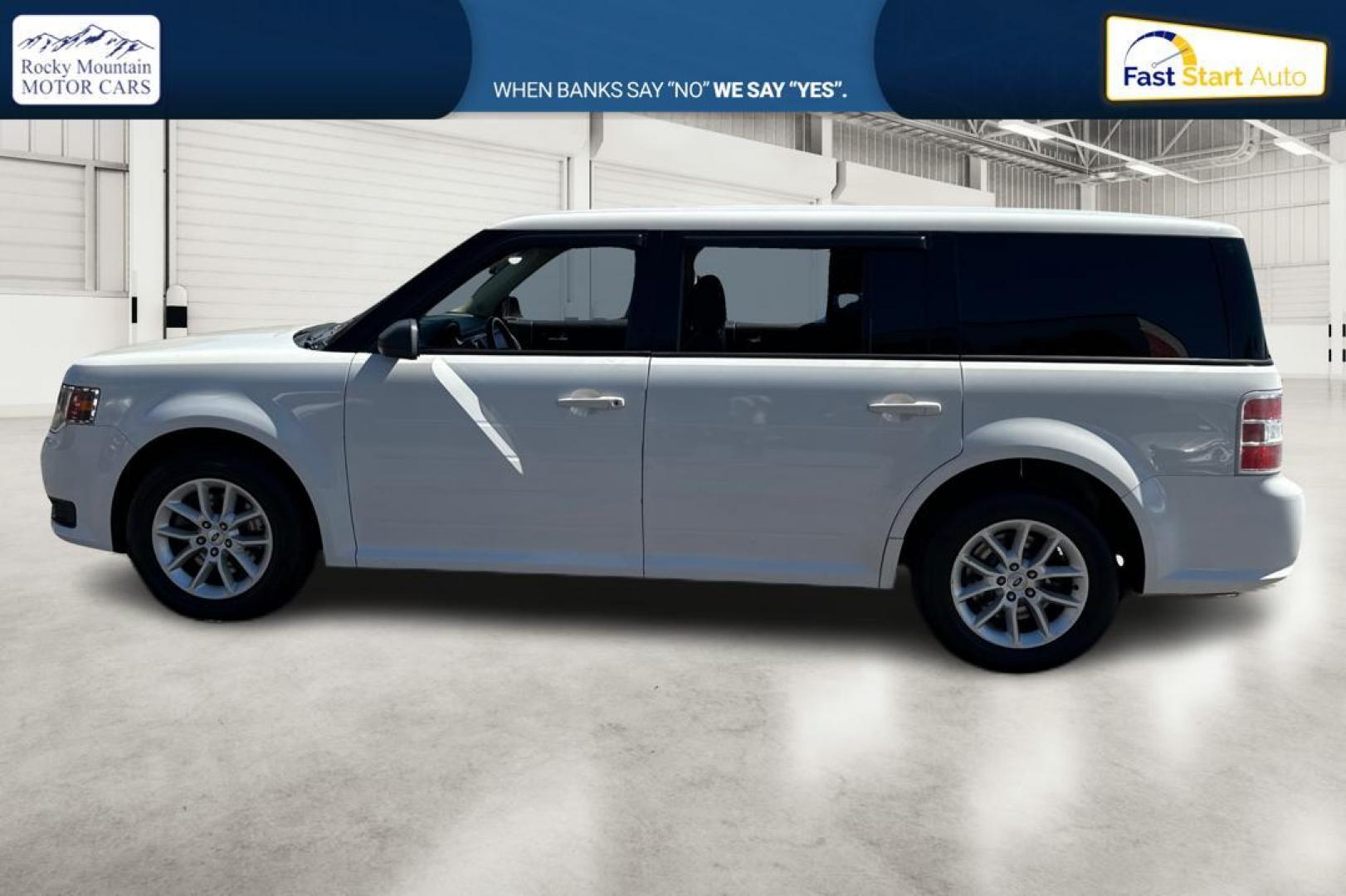 2013 White Ford Flex SE FWD (2FMGK5B85DB) with an 3.5L V6 DOHC 24V engine, 6-Speed Automatic Overdrive transmission, located at 767 S State Road, Pleasant Grove, UT, 84062, (801) 785-1058, 40.354839, -111.736687 - Photo#5