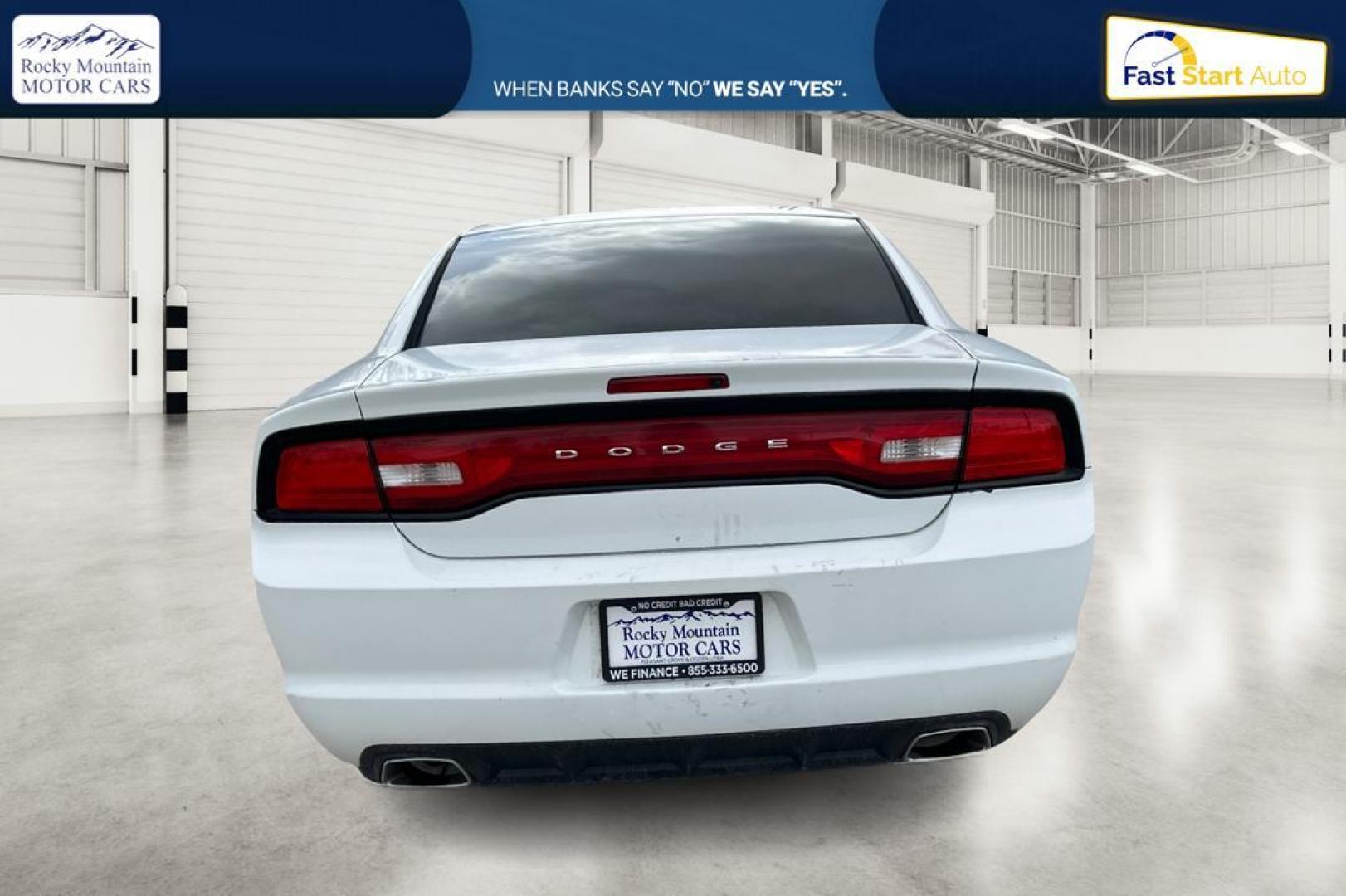 2014 White Dodge Charger SE (2C3CDXBG4EH) with an 3.6L V6 DOHC 24V engine, 5-Speed Automatic transmission, located at 7755 State Street, Midvale, UT, 84047, (801) 753-9063, 40.610329, -111.892159 - Photo#4