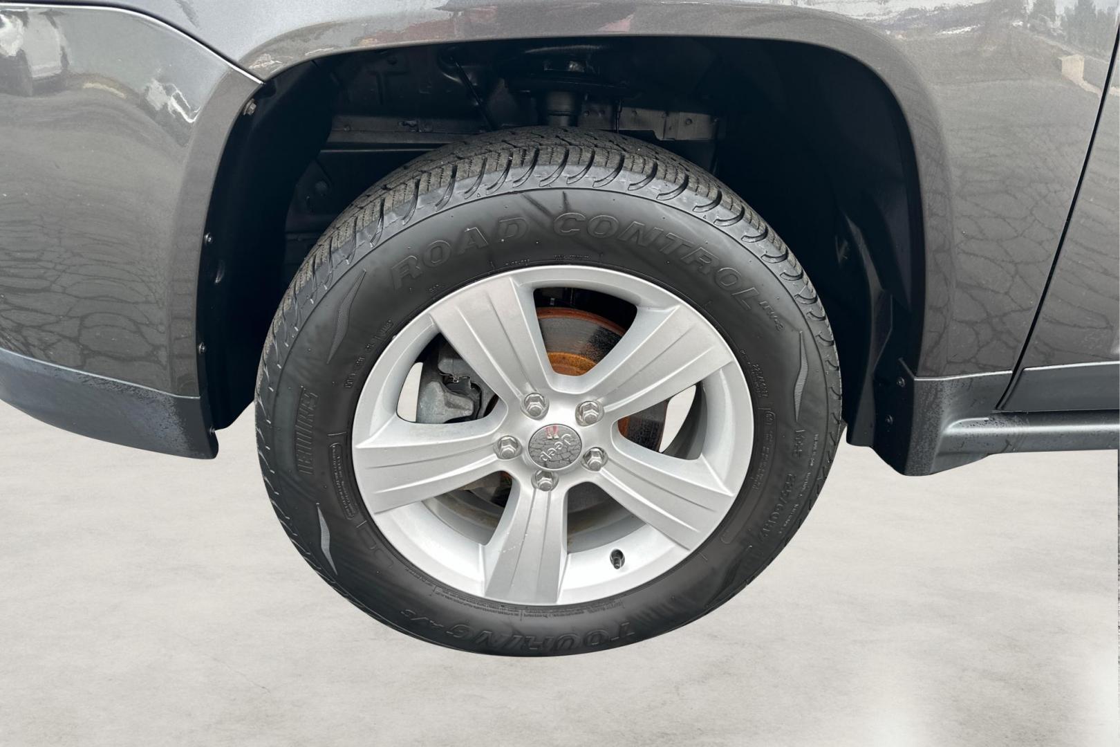 2014 Gray Jeep Compass Sport 4WD (1C4NJDBB3ED) with an 2.4L L4 DOHC 16V engine, Auto, 6-Spd AutoStick transmission, located at 7755 State Street, Midvale, UT, 84047, (801) 753-9063, 40.610329, -111.892159 - Photo#12