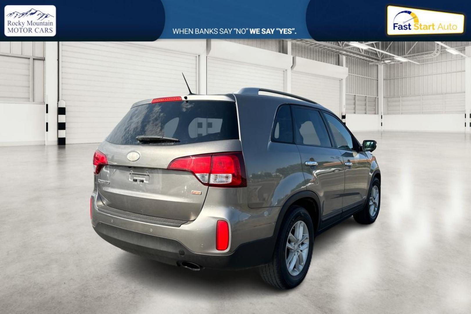 2014 Gray Kia Sorento LX AWD (5XYKTCA67EG) with an 2.4L L4 DOHC 16V engine, 6-Speed Automatic transmission, located at 7755 State Street, Midvale, UT, 84047, (801) 753-9063, 40.610329, -111.892159 - Photo#2