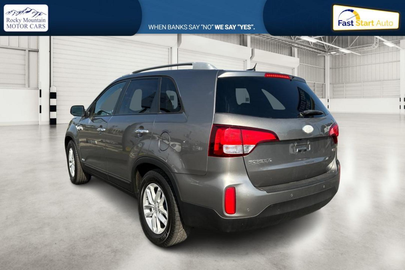 2014 Gray Kia Sorento LX AWD (5XYKTCA67EG) with an 2.4L L4 DOHC 16V engine, 6-Speed Automatic transmission, located at 7755 State Street, Midvale, UT, 84047, (801) 753-9063, 40.610329, -111.892159 - Photo#4