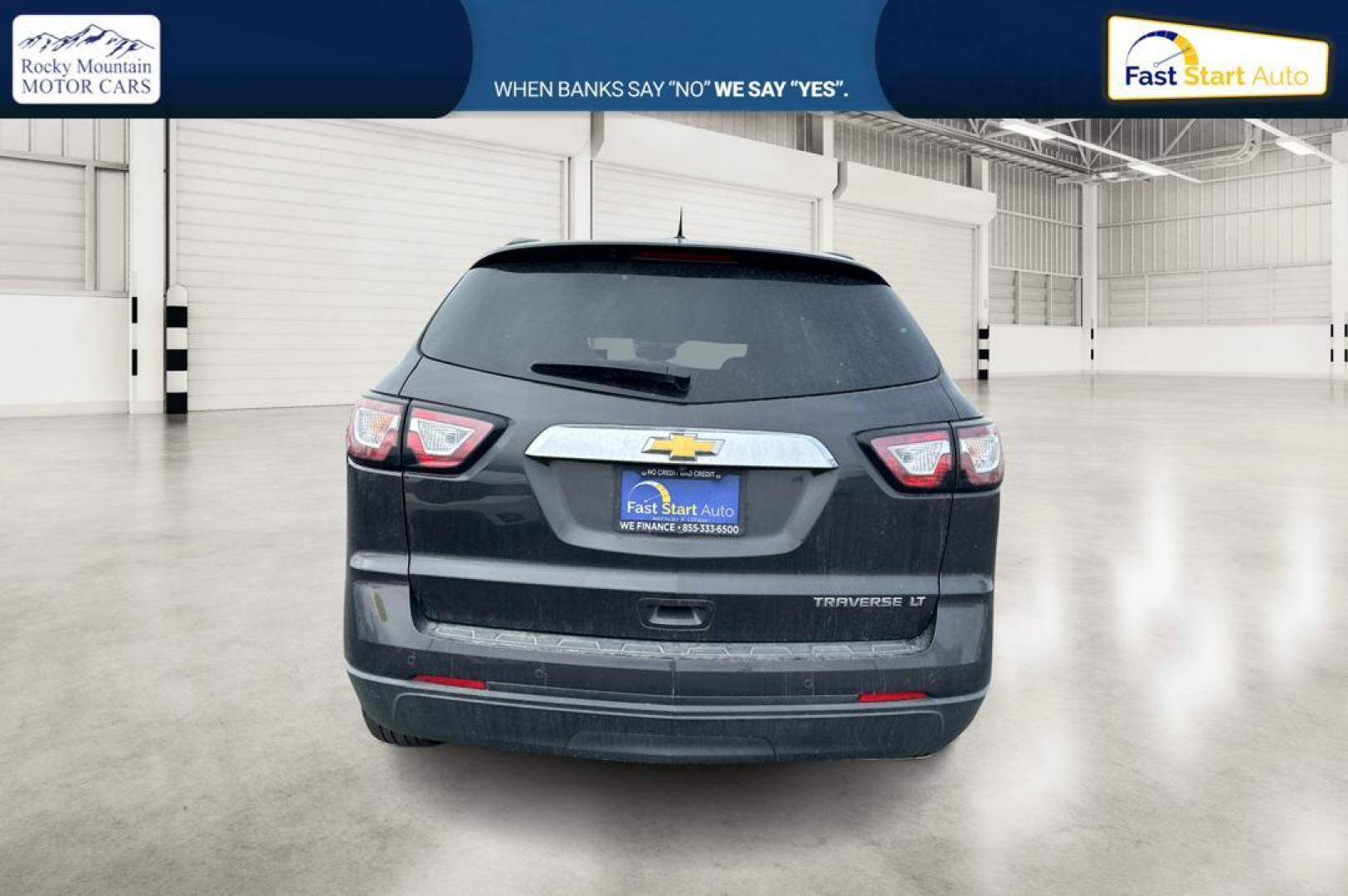 2015 Gray Chevrolet Traverse 2LT FWD (1GNKRHKD8FJ) with an 3.6L V6 DOHC 24V engine, 6-Speed Automatic transmission, located at 344 S Washington Blvd, Ogden, UT, 84404, (801) 399-1799, 41.255482, -111.970848 - Photo#4