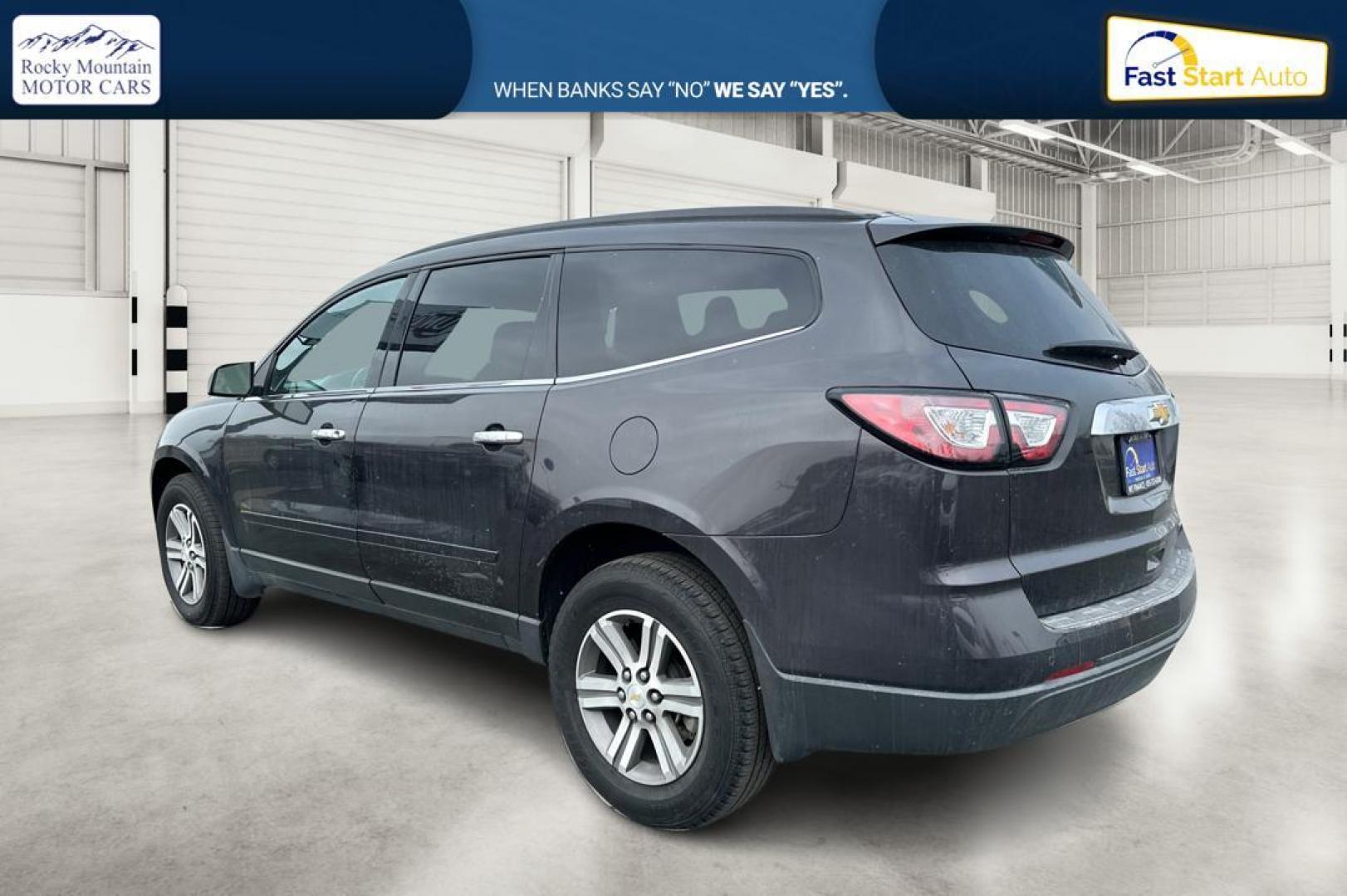 2015 Gray Chevrolet Traverse 2LT FWD (1GNKRHKD8FJ) with an 3.6L V6 DOHC 24V engine, 6-Speed Automatic transmission, located at 344 S Washington Blvd, Ogden, UT, 84404, (801) 399-1799, 41.255482, -111.970848 - Photo#5