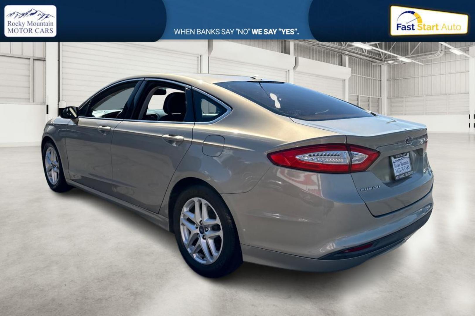 2015 Gray Ford Fusion SE (3FA6P0HDXFR) with an 1.5L L4 DOHC 16V engine, Auto, 6-Spd w/SelShft transmission, located at 344 S Washington Blvd, Ogden, UT, 84404, (801) 399-1799, 41.255482, -111.970848 - Photo#4