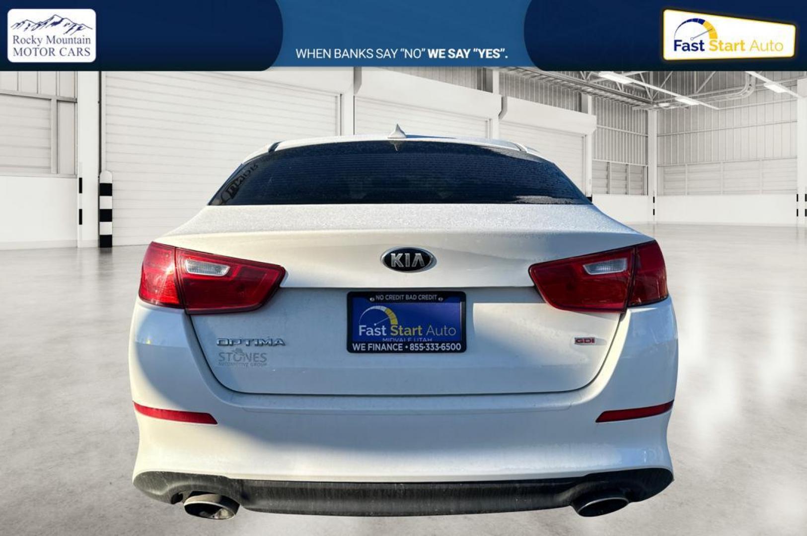 2015 White Kia Optima LX (KNAGM4A74F5) with an 2.4L L4 DOHC 16V engine, 6-Speed Automatic transmission, located at 7755 State Street, Midvale, UT, 84047, (801) 753-9063, 40.610329, -111.892159 - Photo#4