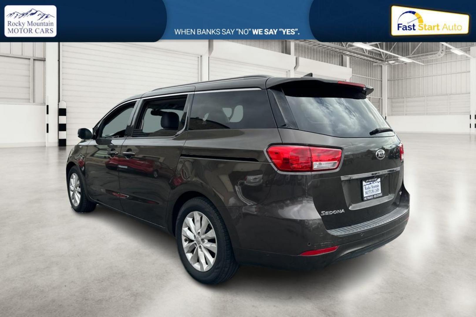 2015 Brown Kia Sedona EX (KNDMC5C12F6) with an 3.3L V6 DOHC 24V engine, 6-Speed Automatic transmission, located at 767 S State Road, Pleasant Grove, UT, 84062, (801) 785-1058, 40.354839, -111.736687 - Photo#5