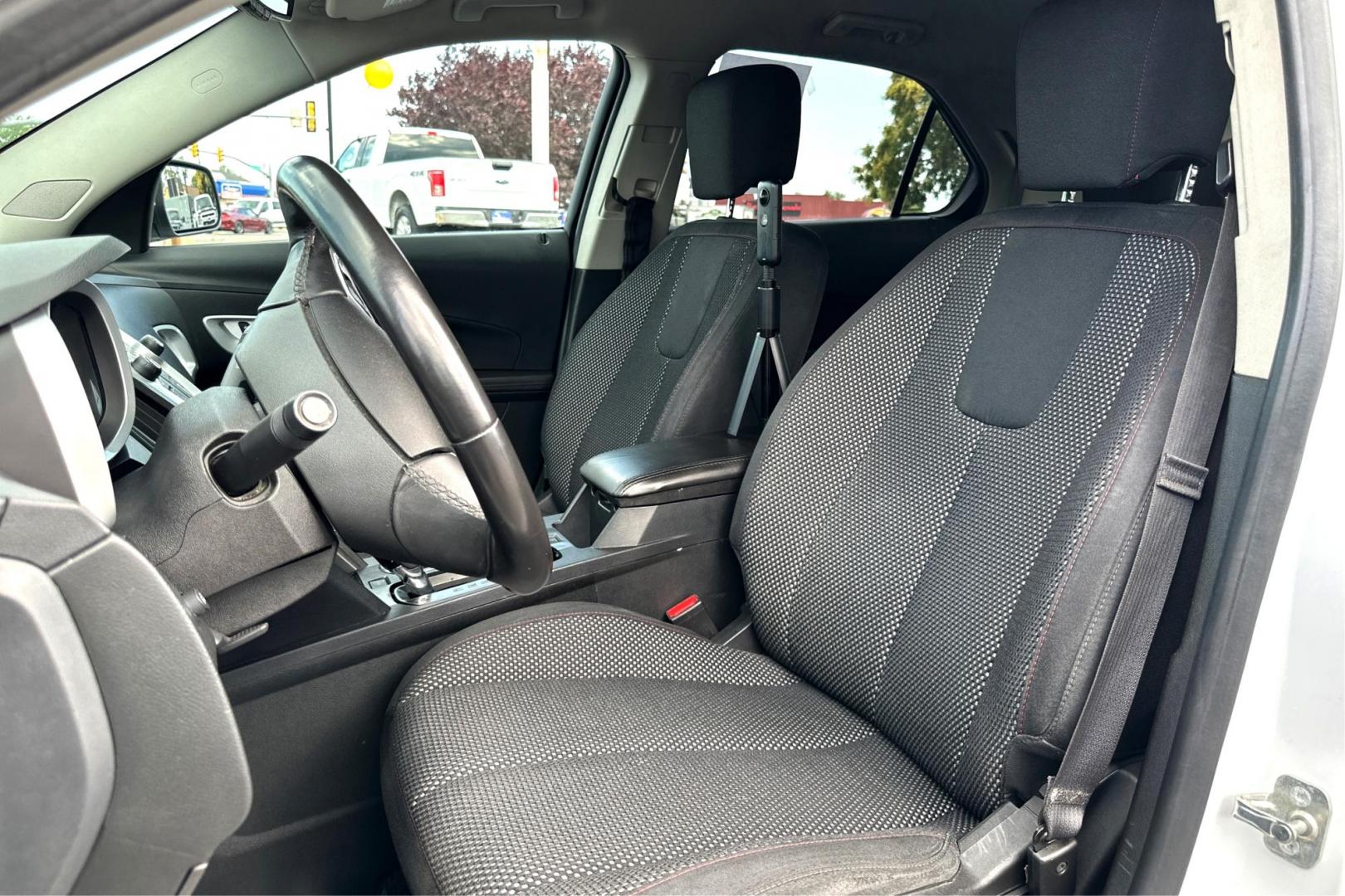 2016 White Chevrolet Equinox LT AWD (2GNFLFEK1G6) with an 2.4L L4 DOHC 16V FFV engine, 6A transmission, located at 7755 State Street, Midvale, UT, 84047, (801) 753-9063, 40.610329, -111.892159 - Photo#11