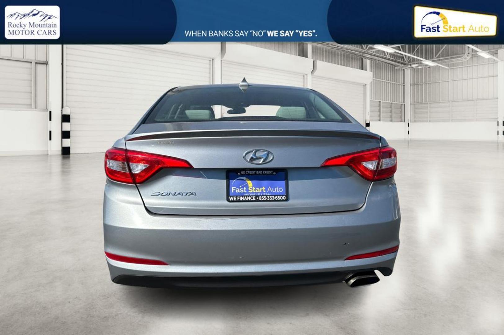 2016 Gray Hyundai Sonata SE (5NPE24AF0GH) with an 2.4L L4 DOHC 16V engine, 7A transmission, located at 7755 State Street, Midvale, UT, 84047, (801) 753-9063, 40.610329, -111.892159 - Photo#4