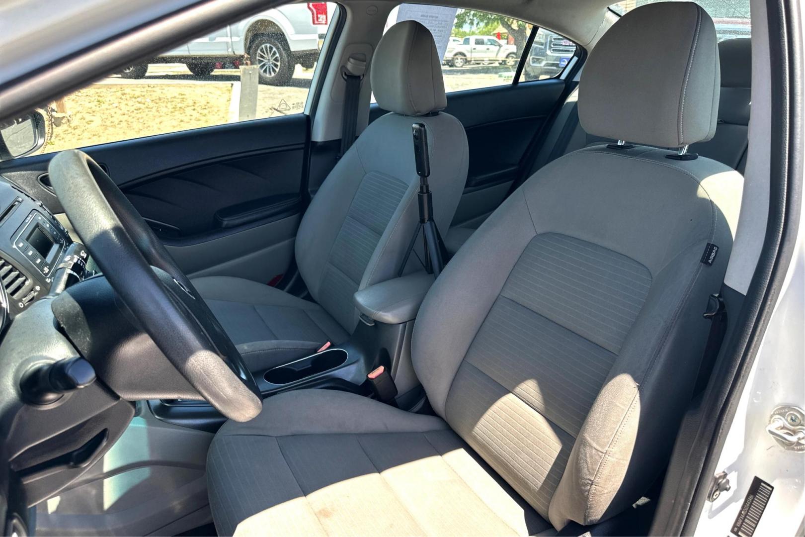 2016 White Kia Forte EX (KNAFX4A65G5) with an 1.8L L4 DOHC 16V engine, 6-Speed Automatic transmission, located at 7755 State Street, Midvale, UT, 84047, (801) 753-9063, 40.610329, -111.892159 - Photo#11