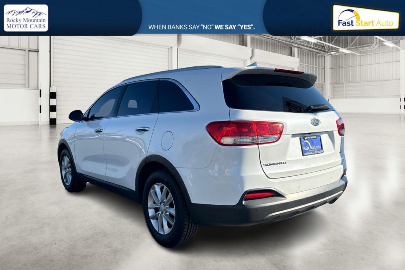 2016 White Kia Sorento LX 2WD (5XYPG4A32GG) with an 2.4L L4 DOHC 16V engine, 6-Speed Automatic transmission, located at 7755 State Street, Midvale, UT, 84047, (801) 753-9063, 40.610329, -111.892159 - Photo#5