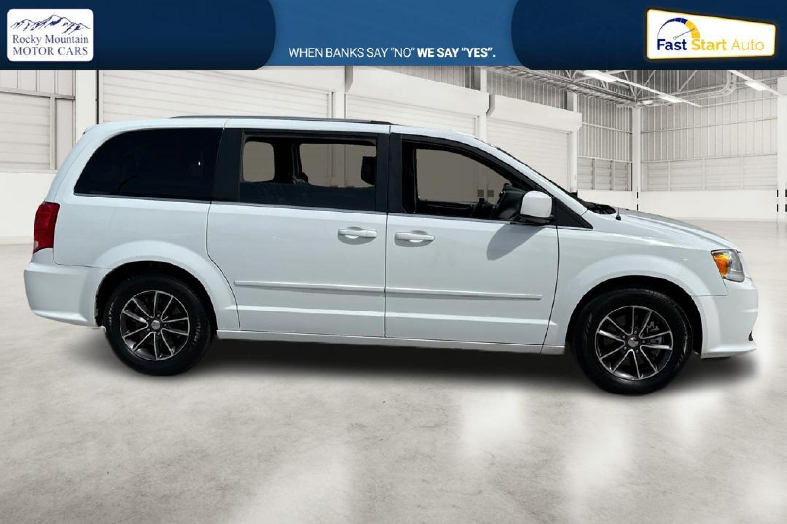 2017 White Dodge Grand Caravan SXT (2C4RDGCG6HR) with an 3.6L V6 DOHC 24V engine, 6A transmission, located at 7755 State Street, Midvale, UT, 84047, (801) 753-9063, 40.610329, -111.892159 - Photo#1