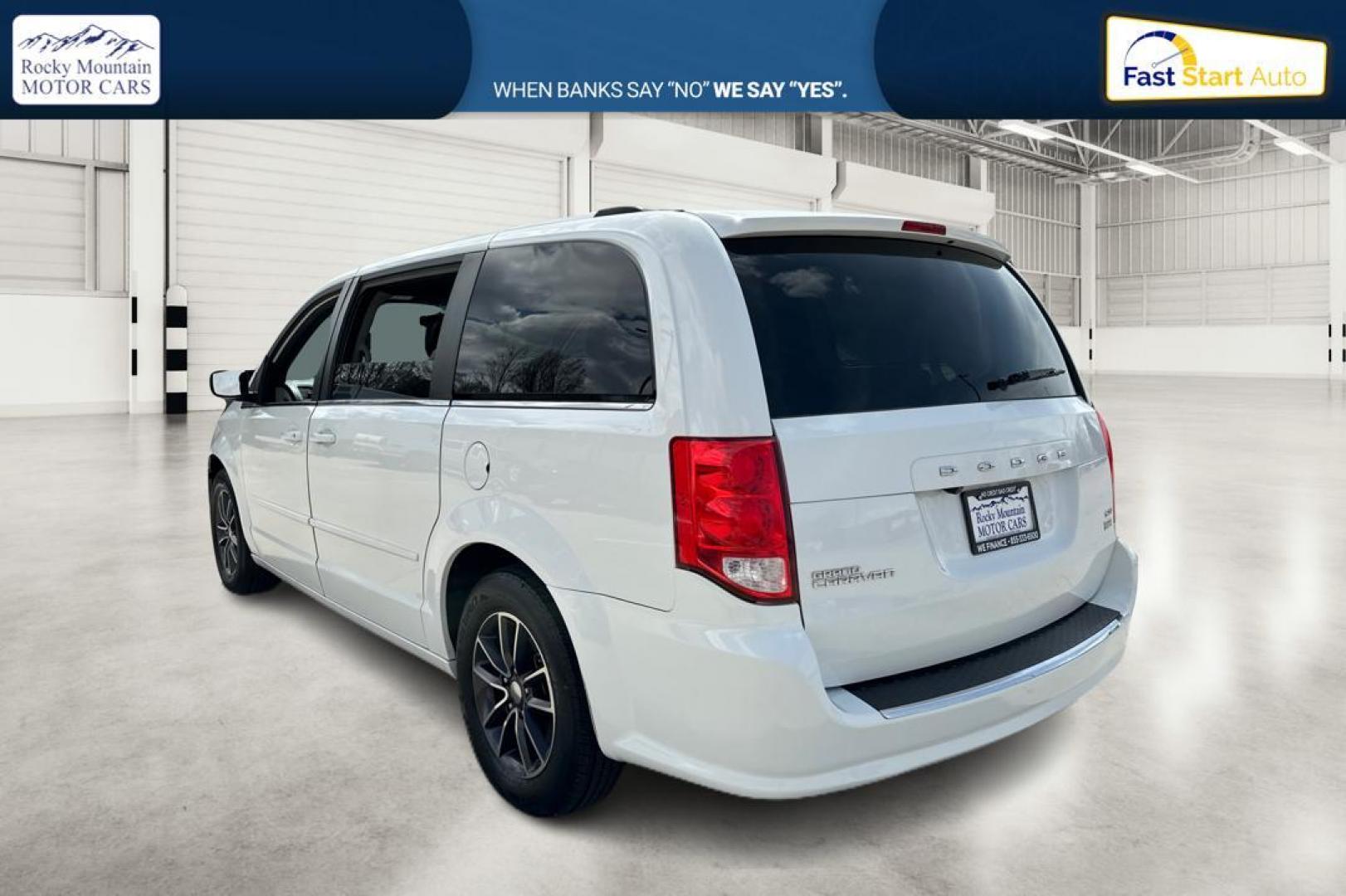 2017 White Dodge Grand Caravan SXT (2C4RDGCG6HR) with an 3.6L V6 DOHC 24V engine, 6A transmission, located at 7755 State Street, Midvale, UT, 84047, (801) 753-9063, 40.610329, -111.892159 - Photo#5