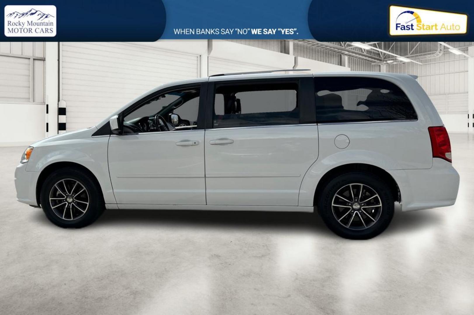 2017 White Dodge Grand Caravan SXT (2C4RDGCG6HR) with an 3.6L V6 DOHC 24V engine, 6A transmission, located at 7755 State Street, Midvale, UT, 84047, (801) 753-9063, 40.610329, -111.892159 - Photo#6