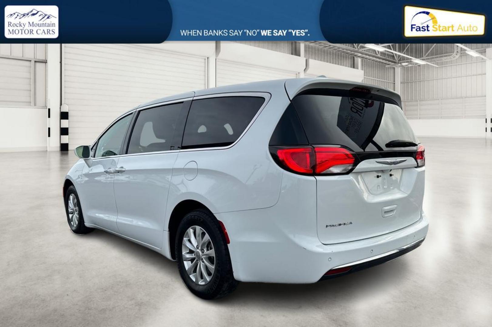 2018 White Chrysler Pacifica Touring Plus (2C4RC1FG5JR) with an 3.6L V6 DOHC 24V engine, 9A transmission, located at 7755 State Street, Midvale, UT, 84047, (801) 753-9063, 40.610329, -111.892159 - Photo#5