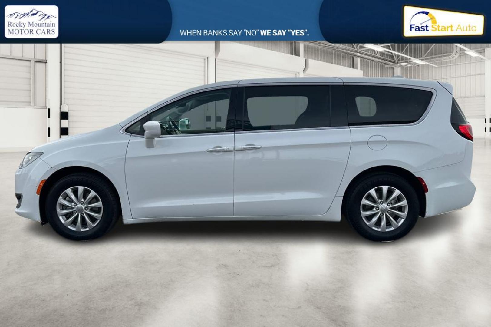 2018 White Chrysler Pacifica Touring Plus (2C4RC1FG5JR) with an 3.6L V6 DOHC 24V engine, 9A transmission, located at 7755 State Street, Midvale, UT, 84047, (801) 753-9063, 40.610329, -111.892159 - Photo#6