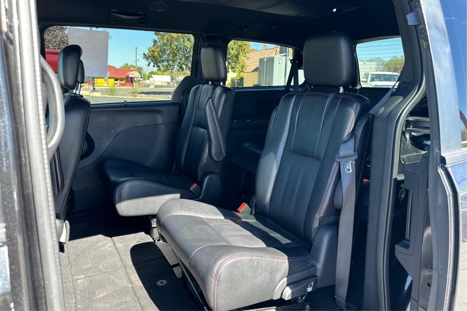 2018 Black Dodge Grand Caravan GT (2C4RDGEGXJR) with an 3.6L V6 DOHC 24V engine, 6A transmission, located at 7755 State Street, Midvale, UT, 84047, (801) 753-9063, 40.610329, -111.892159 - Photo#14