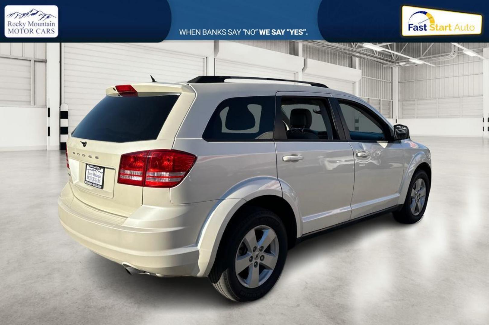 2018 White Dodge Journey SE (3C4PDCABXJT) with an 2.4L L4 DOHC 16V engine, 4A transmission, located at 767 S State Road, Pleasant Grove, UT, 84062, (801) 785-1058, 40.354839, -111.736687 - Photo#2