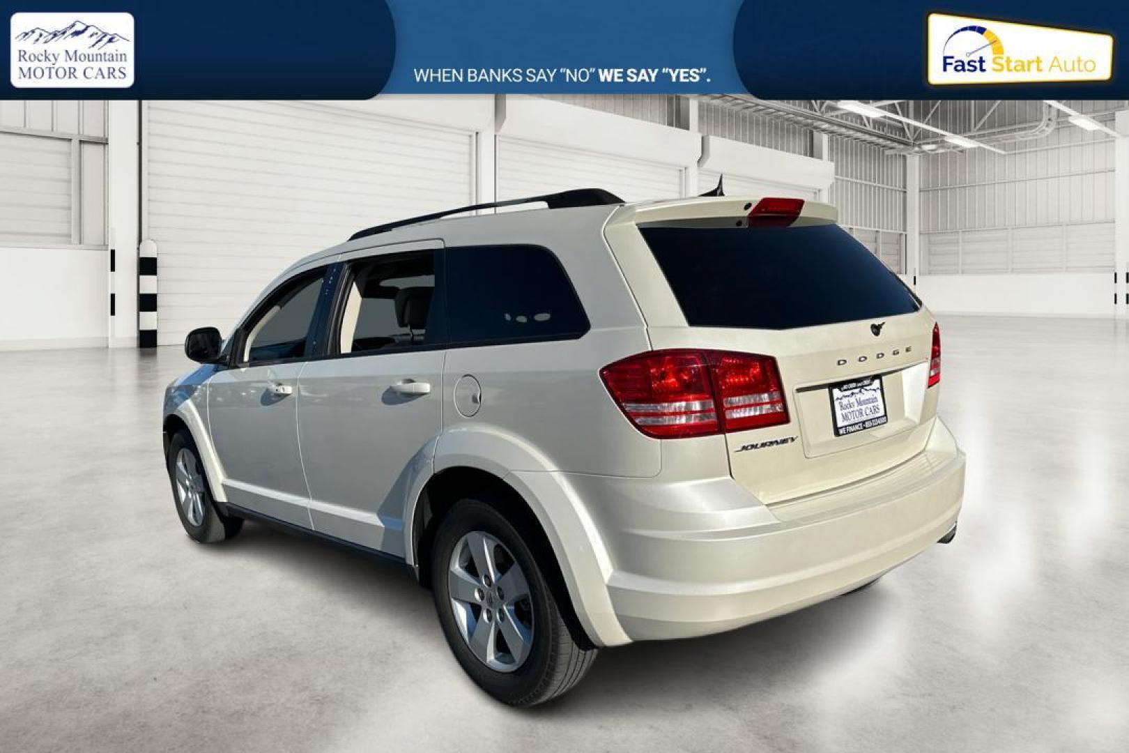 2018 White Dodge Journey SE (3C4PDCABXJT) with an 2.4L L4 DOHC 16V engine, 4A transmission, located at 767 S State Road, Pleasant Grove, UT, 84062, (801) 785-1058, 40.354839, -111.736687 - Photo#4