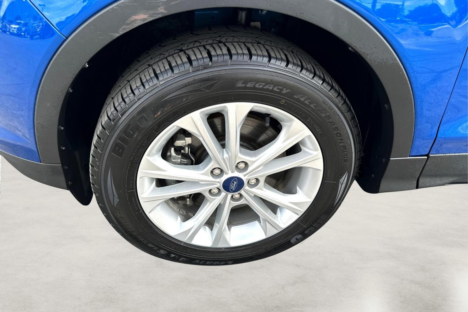 2018 Blue Ford Escape SE 4WD (1FMCU9GD0JU) with an 1.5L L4 DOHC 16V engine, 6A transmission, located at 7755 State Street, Midvale, UT, 84047, (801) 753-9063, 40.610329, -111.892159 - Photo#9