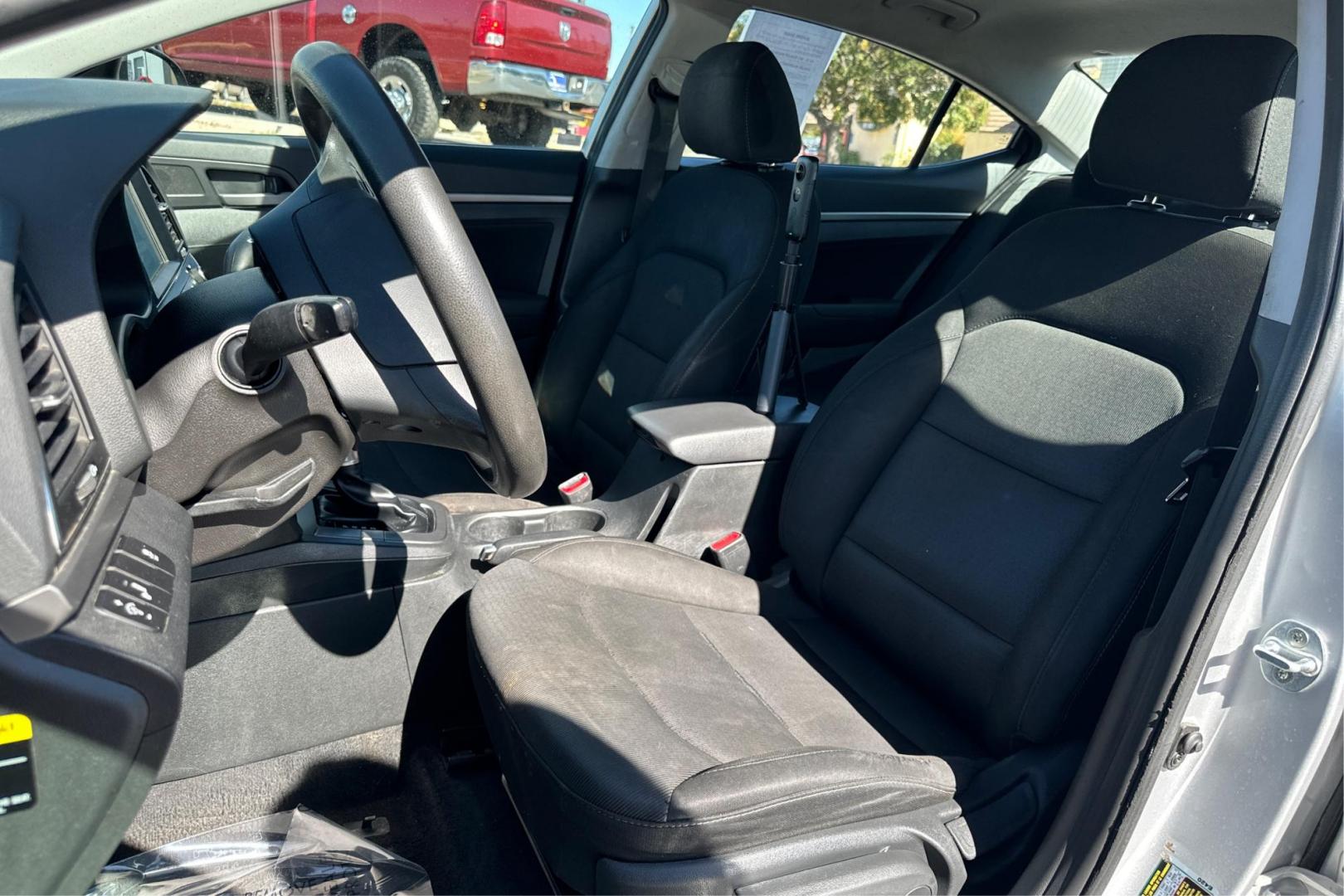 2018 Silver Hyundai Elantra Limited (5NPD84LF3JH) with an 1.8L L4 DOHC 16V engine, 6A transmission, located at 7755 State Street, Midvale, UT, 84047, (801) 753-9063, 40.610329, -111.892159 - Photo#11