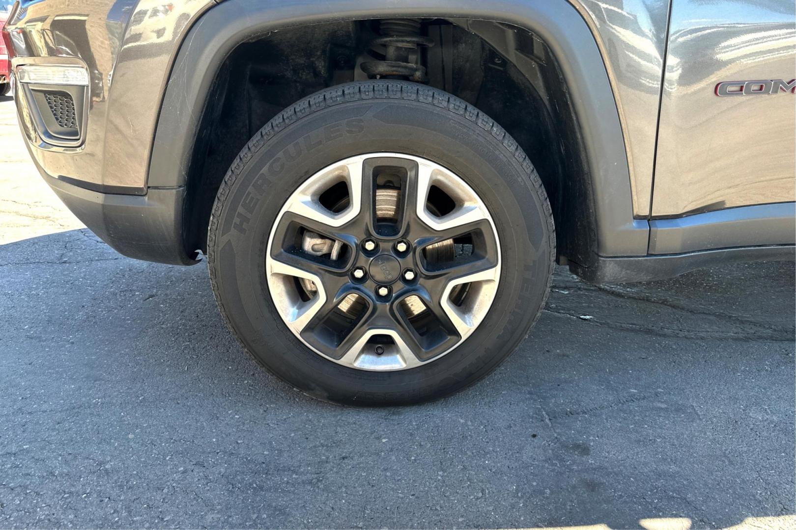2018 Gray Jeep Compass Limited 4WD (3C4NJDDB2JT) with an 2.4L L4 DOHC 16V engine, CVT transmission, located at 7755 State Street, Midvale, UT, 84047, (801) 753-9063, 40.610329, -111.892159 - Photo#9