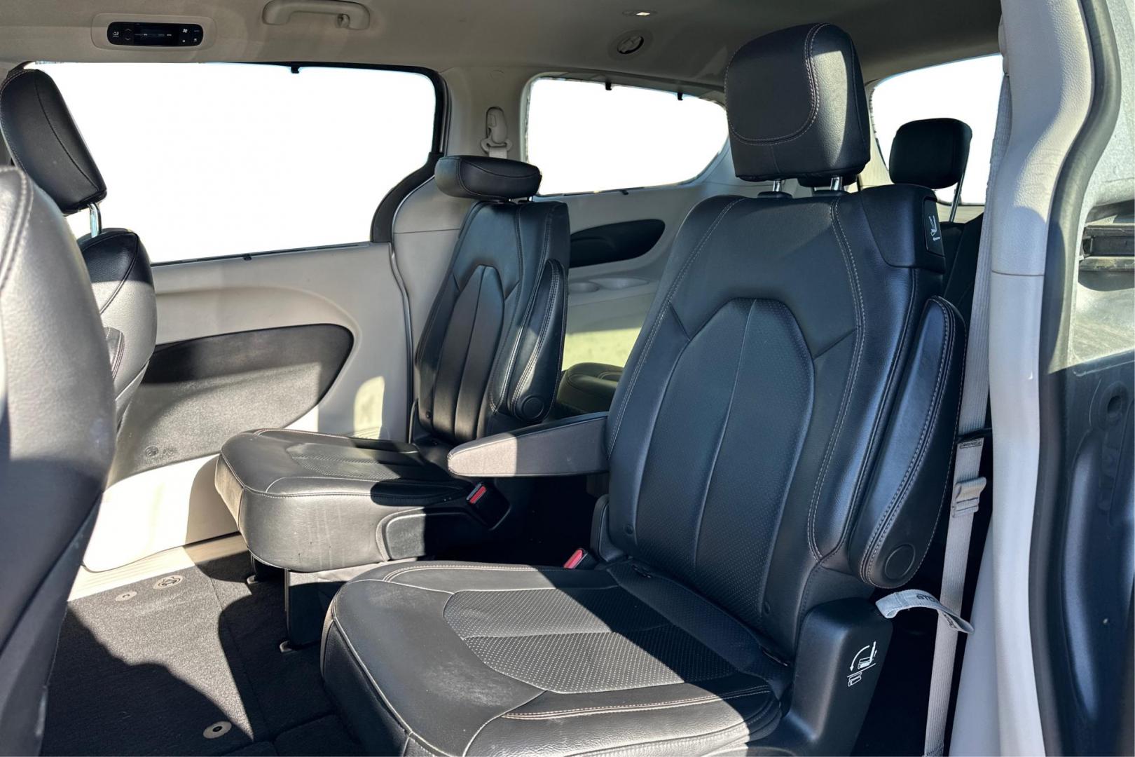 2019 Silver Chrysler Pacifica Touring-L (2C4RC1BG5KR) with an 3.6L V6 DOHC 24V engine, 9A transmission, located at 7755 State Street, Midvale, UT, 84047, (801) 753-9063, 40.610329, -111.892159 - Photo#14