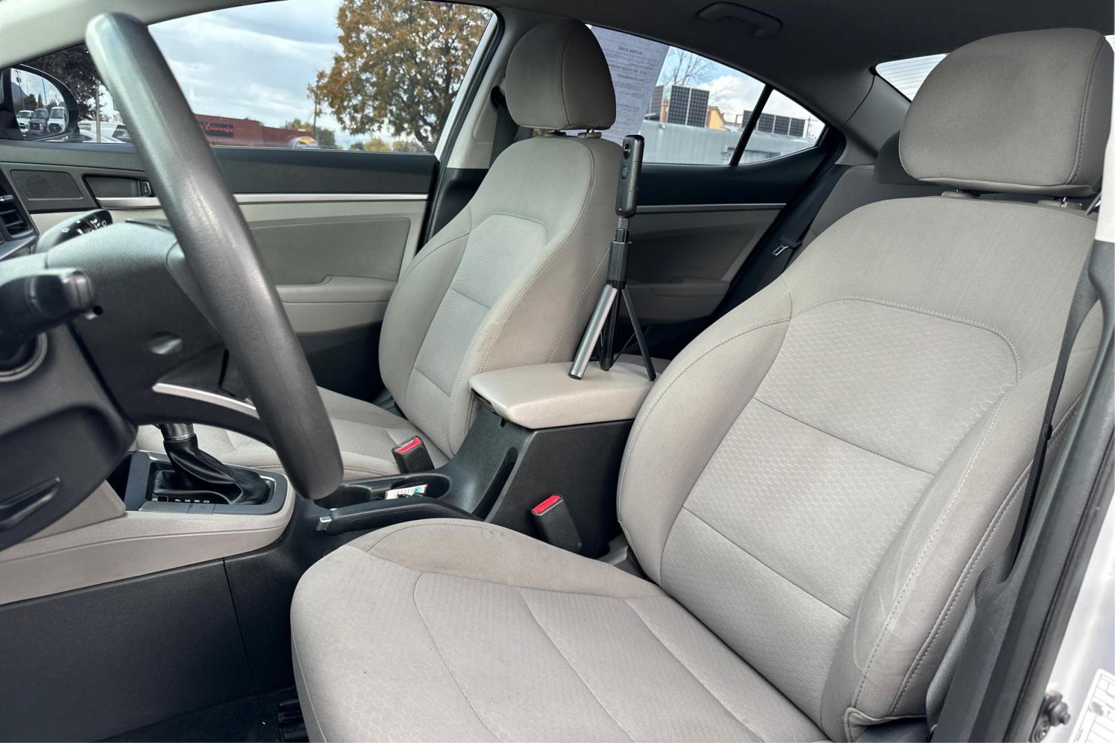 2019 Silver Hyundai Elantra Limited (5NPD84LF0KH) with an 1.8L L4 DOHC 16V engine, 6A transmission, located at 767 S State Road, Pleasant Grove, UT, 84062, (801) 785-1058, 40.354839, -111.736687 - Photo#14