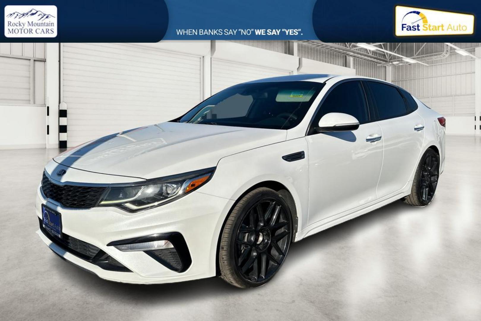 2019 White Kia Optima LX (5XXGT4L35KG) with an 2.4L L4 DOHC 16V engine, 6A transmission, located at 344 S Washington Blvd, Ogden, UT, 84404, (801) 399-1799, 41.255482, -111.970848 - Photo#8