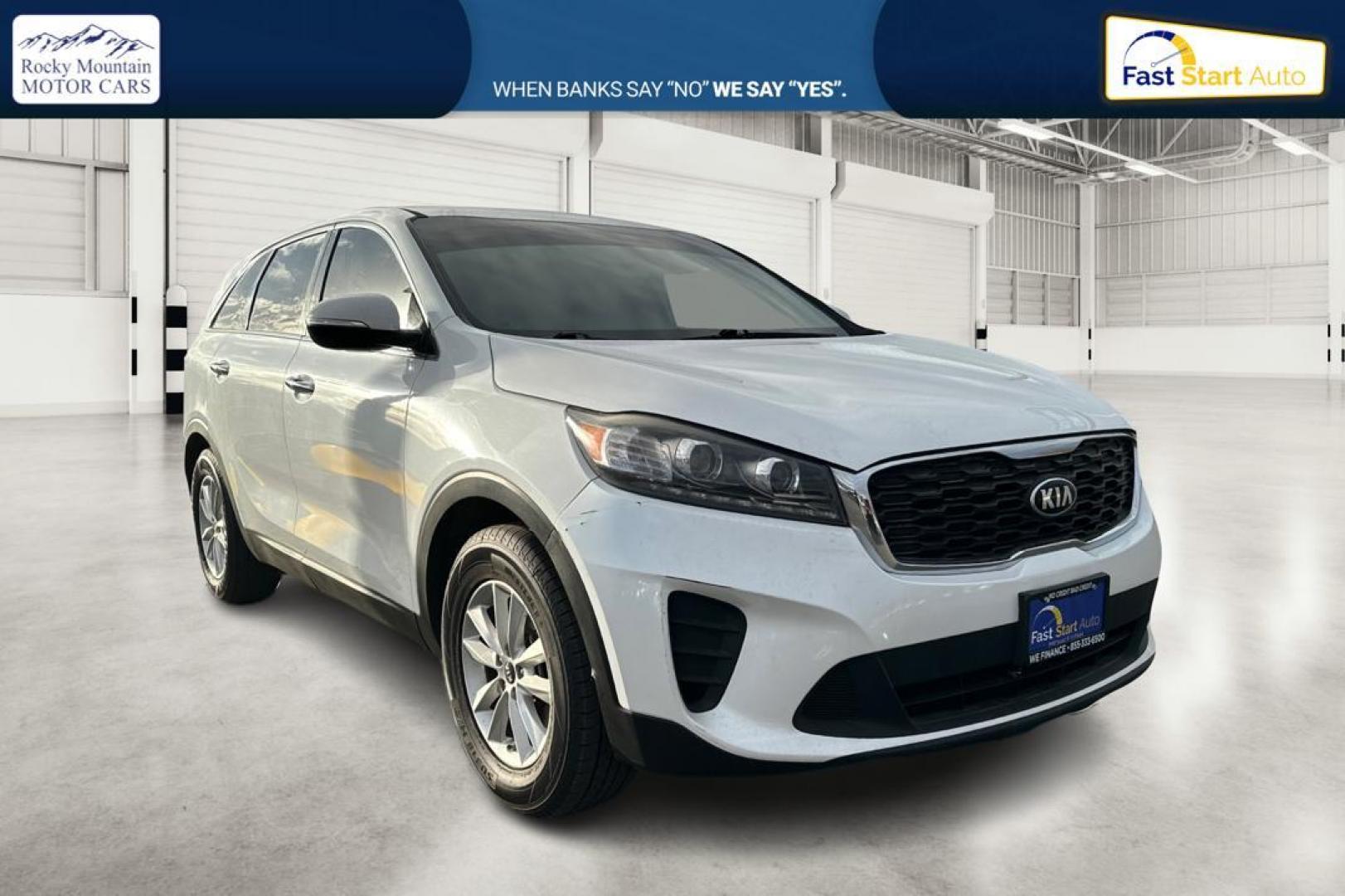 2019 White Kia Sorento LX 2WD (5XYPG4A31KG) with an 2.4L L4 DOHC 16V engine, 6A transmission, located at 7755 State Street, Midvale, UT, 84047, (801) 753-9063, 40.610329, -111.892159 - Photo#0