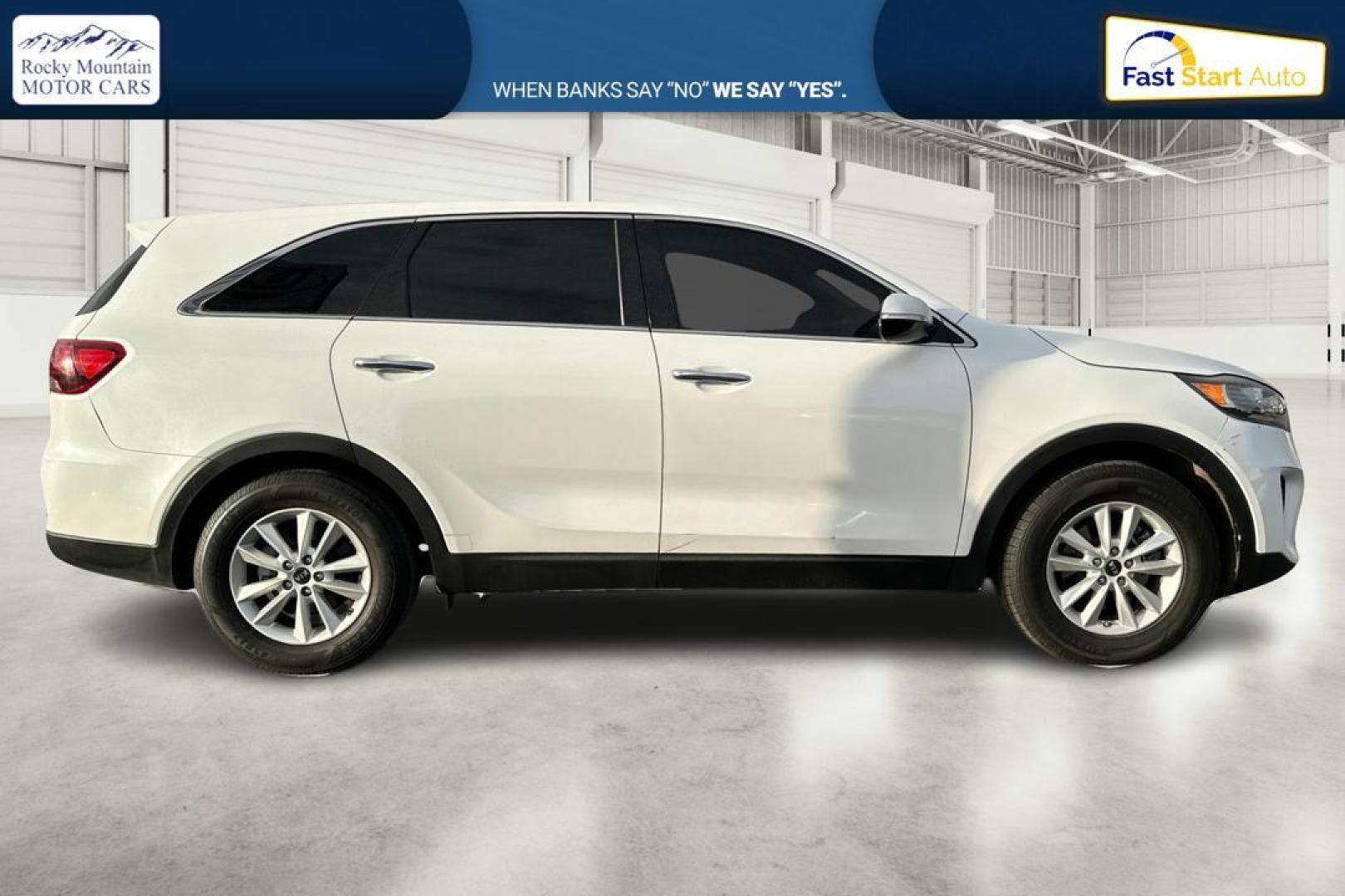 2019 White Kia Sorento LX 2WD (5XYPG4A31KG) with an 2.4L L4 DOHC 16V engine, 6A transmission, located at 7755 State Street, Midvale, UT, 84047, (801) 753-9063, 40.610329, -111.892159 - Photo#1