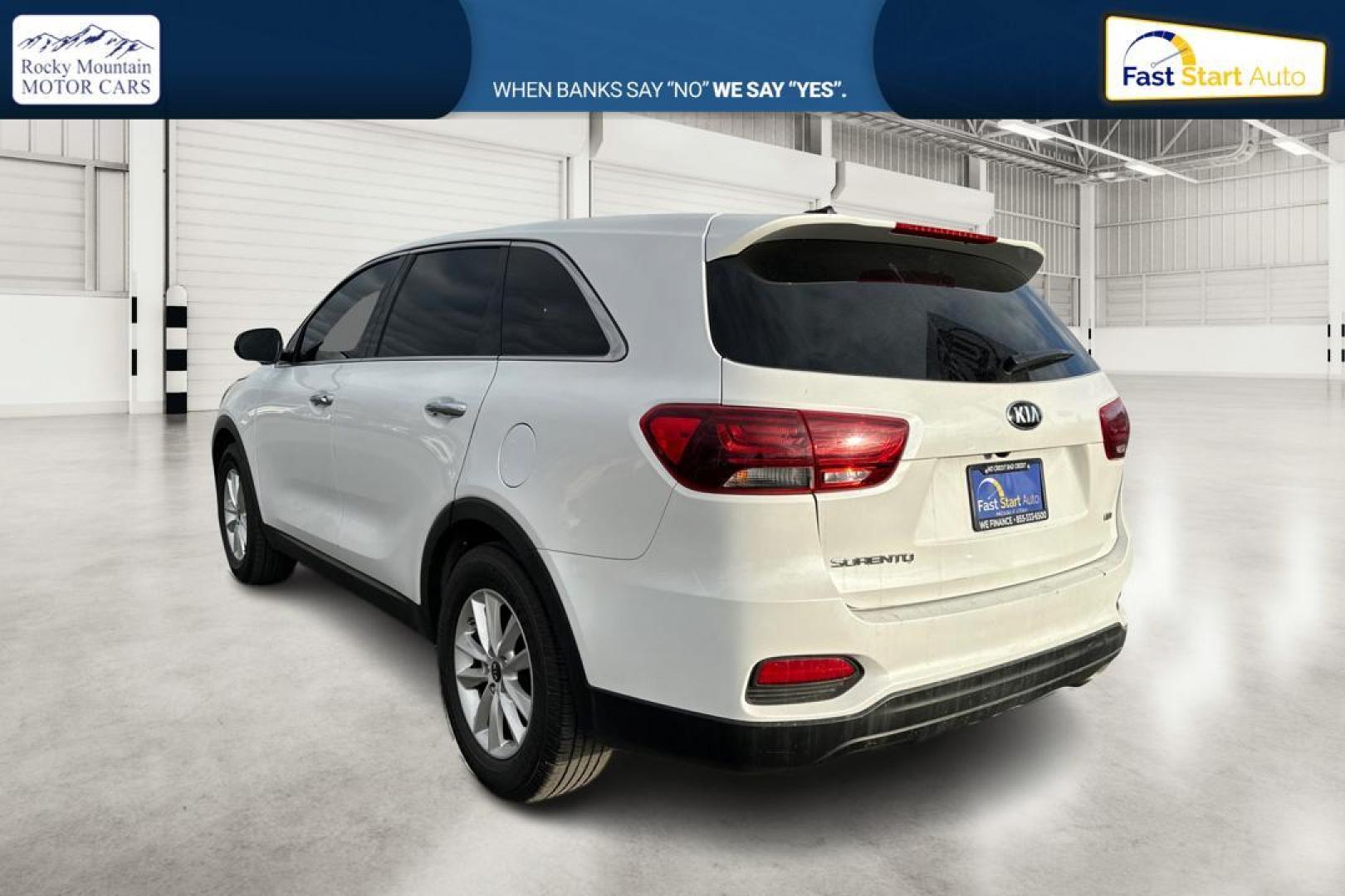 2019 White Kia Sorento LX 2WD (5XYPG4A31KG) with an 2.4L L4 DOHC 16V engine, 6A transmission, located at 7755 State Street, Midvale, UT, 84047, (801) 753-9063, 40.610329, -111.892159 - Photo#5