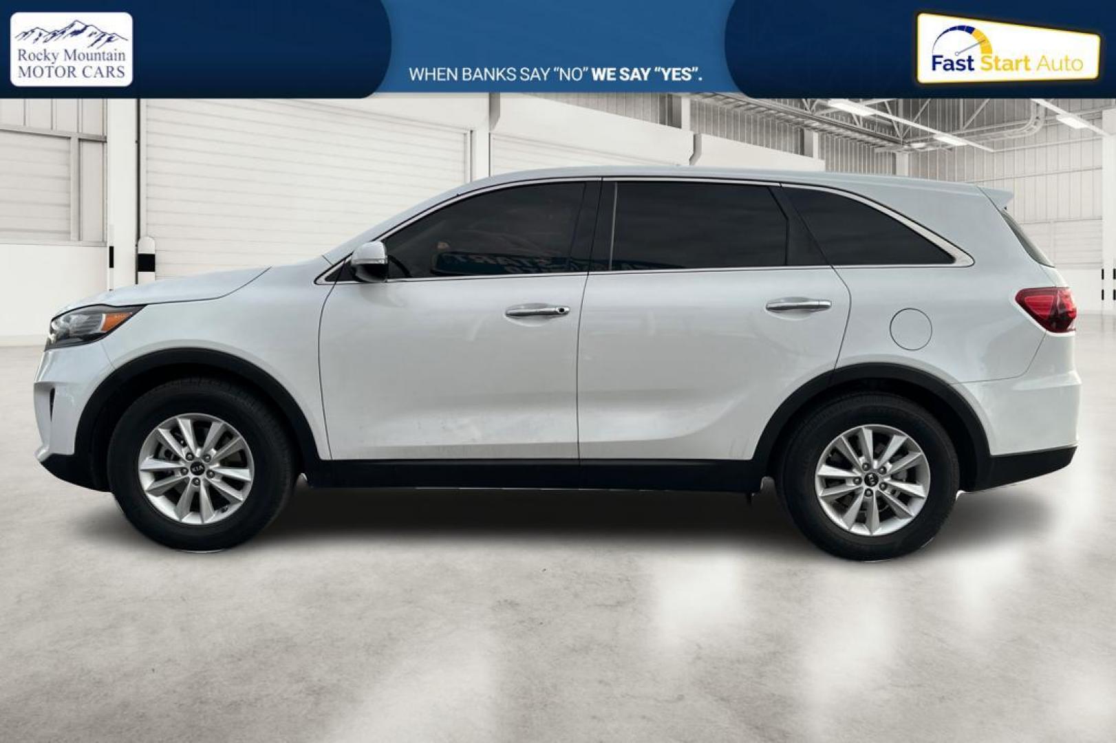 2019 White Kia Sorento LX 2WD (5XYPG4A31KG) with an 2.4L L4 DOHC 16V engine, 6A transmission, located at 7755 State Street, Midvale, UT, 84047, (801) 753-9063, 40.610329, -111.892159 - Photo#6