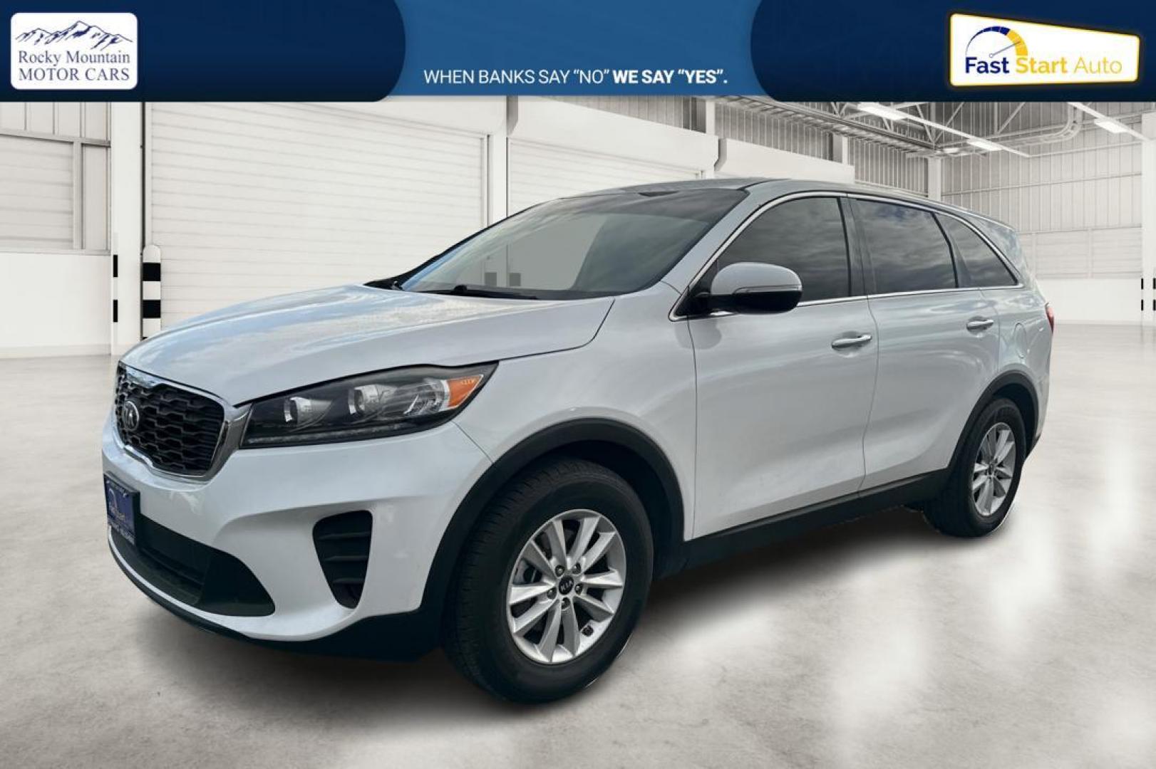 2019 White Kia Sorento LX 2WD (5XYPG4A31KG) with an 2.4L L4 DOHC 16V engine, 6A transmission, located at 7755 State Street, Midvale, UT, 84047, (801) 753-9063, 40.610329, -111.892159 - Photo#8