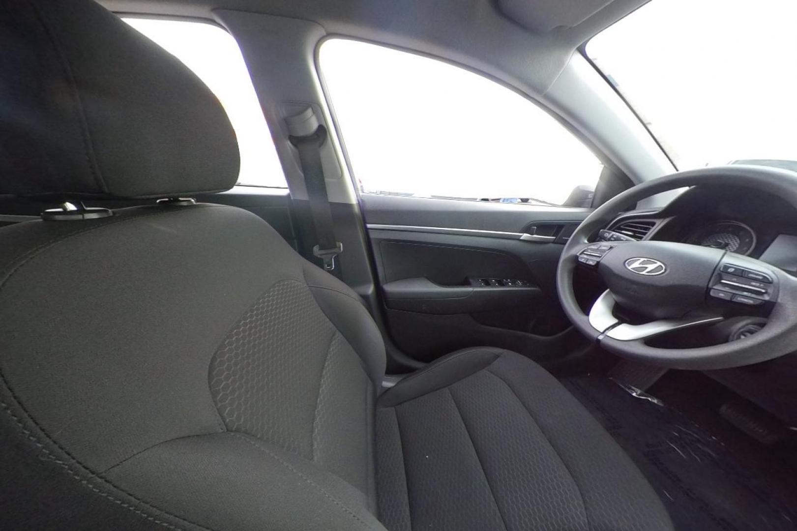 2020 Silver Hyundai Elantra SE 6AT (5NPD74LF8LH) with an 1.8L L4 DOHC 16V engine, 6A transmission, located at 7755 State Street, Midvale, UT, 84047, (801) 753-9063, 40.610329, -111.892159 - Photo#14