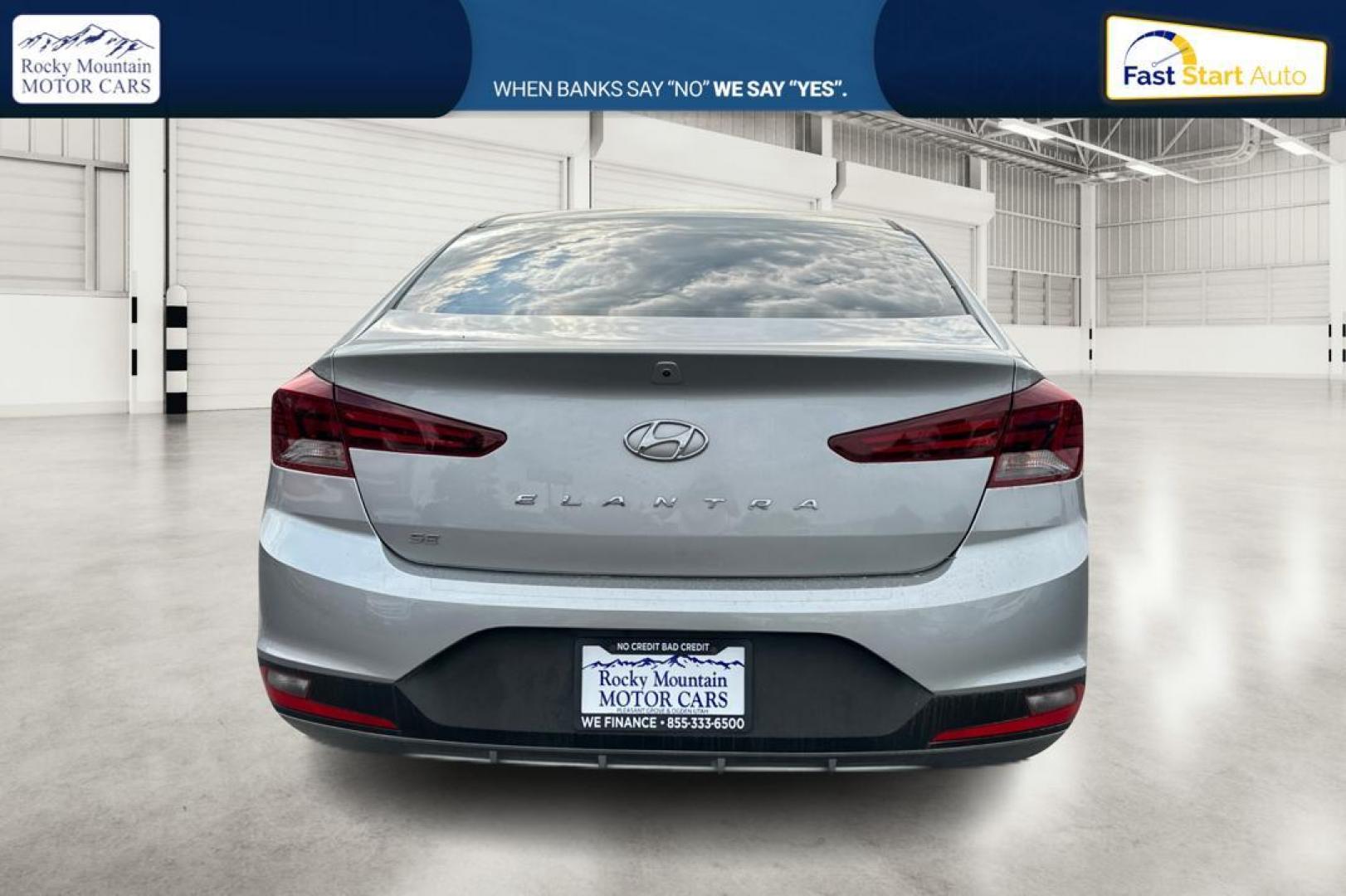 2020 Silver Hyundai Elantra SE 6AT (5NPD74LF8LH) with an 1.8L L4 DOHC 16V engine, 6A transmission, located at 7755 State Street, Midvale, UT, 84047, (801) 753-9063, 40.610329, -111.892159 - Photo#3